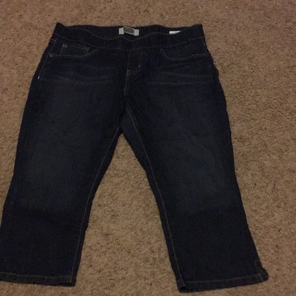 levi pull on capris